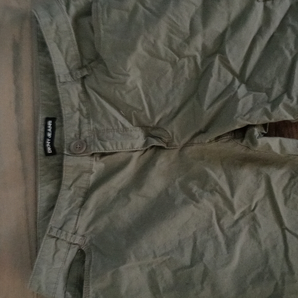 3 items. 1Dkny cargo capris what a deal sz 12.green henly top.blank top - Picture 12 of 15